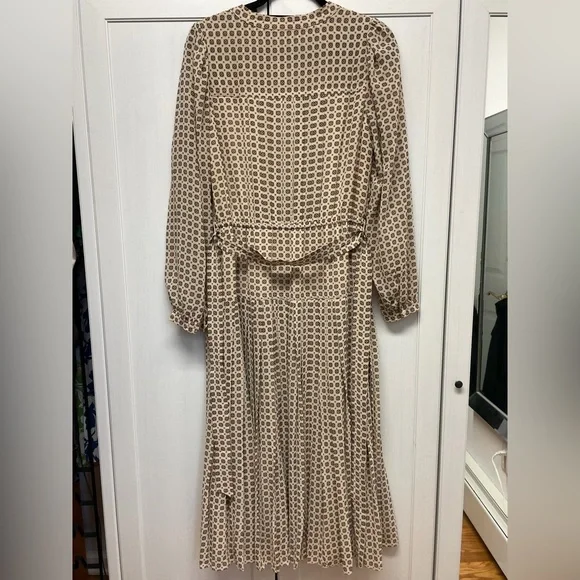 Banana Republic pleaded midi dress - Picture 9 of 11